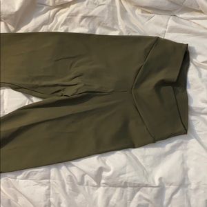 ARMY GREEN CLS BOOTY SCRUNCH LEGGINGS